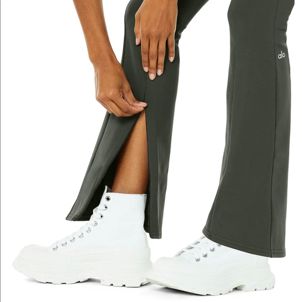 ALO YOGA FLARE LEGGINGS